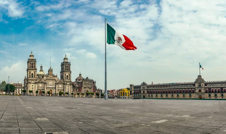 Guía Mundial de Fútbol 2026: 🇲🇽 México, Tradición y Pasión Ciudad de México, Zócalo