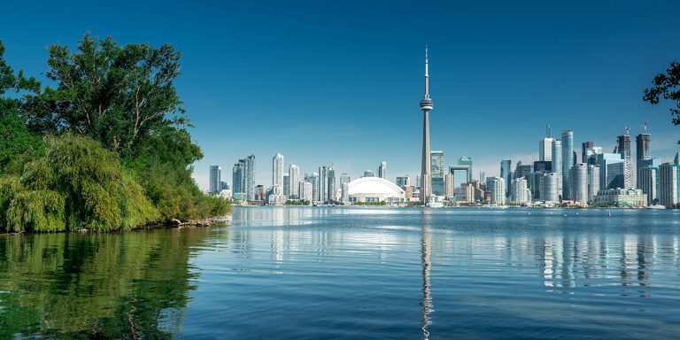 Guía Mundial de Fútbol 2026: 🇨🇦 Canadá: Naturaleza y Modernidad Toronto, Ontario, Canadá
